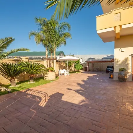 בית נופש Monolocale Garden טביאנו